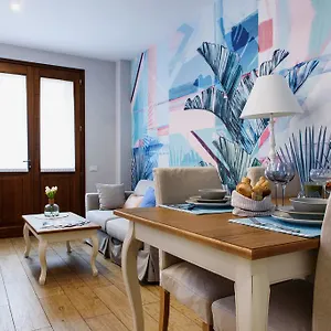Lora Luxury House شقة