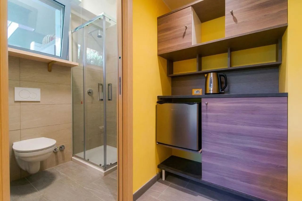 Casa Livio - Rooms And Studios Como 2*,  Italy