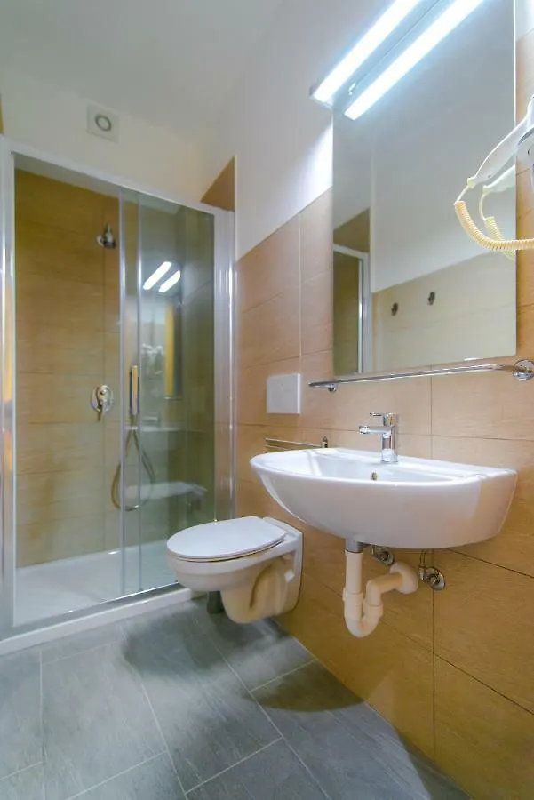 Casa Livio - Rooms And Studios Como Guest house